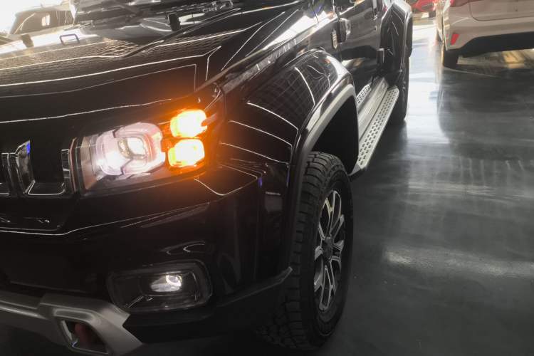 Used BAIC Off-Road BJ40 2023 2.0T Automatic Four-Wheel Drive Urban Hunter Edition Chivalrous Type Left Front Headlight