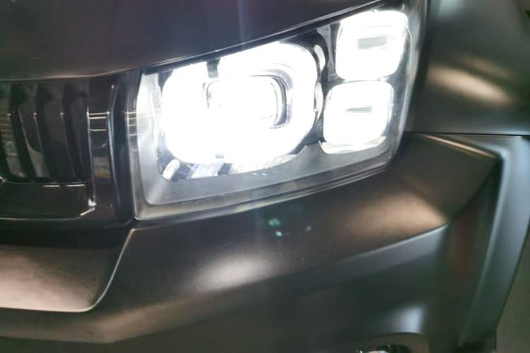 Used BAIC Off-Road BJ40 2023 2.0D Automatic Four-Wheel Drive Blade Hero Edition Adventurer Type Left Front Headlight