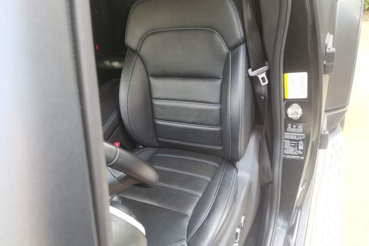 Used BAIC Off-Road BJ40 2023 2.0D Automatic Four-Wheel Drive Blade Hero Edition Adventurer Type Left Front Seat