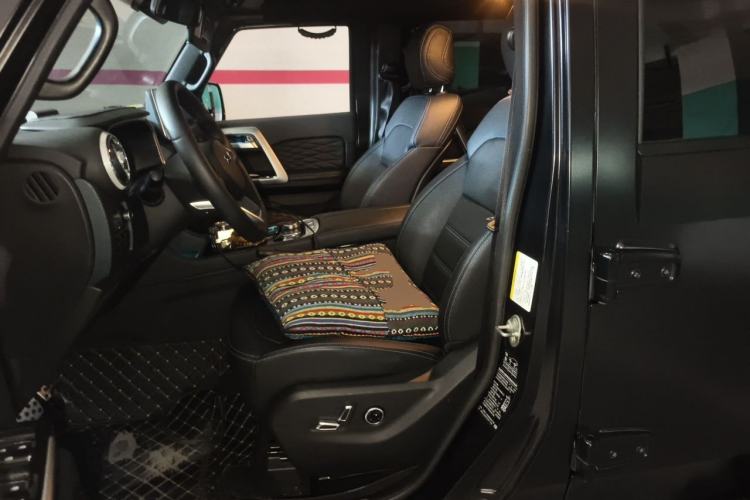 Used BAIC Off-Road BJ40 2023 2.0D Automatic Four-Wheel Drive Blade Hero Edition Adventurer Type Left Front Seat