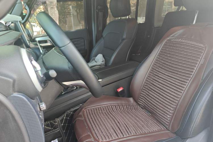 Used BAIC Off-Road BJ40 2023 2.0D Automatic Four-Wheel Drive Blade Hero Edition Adventurer Type Left Front Seat