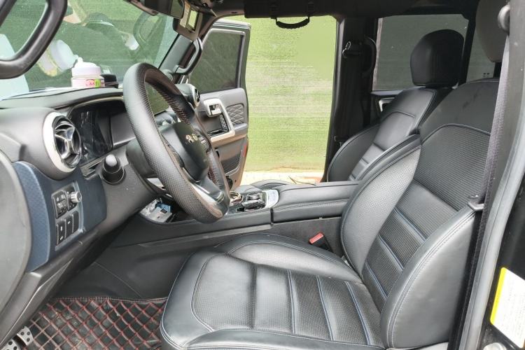 Used BAIC Off-Road BJ40 2023 2.0D Automatic Four-Wheel Drive Blade Hero Edition Adventurer Type Left Front Seat