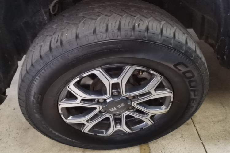 Used BAIC Off-Road BJ40 2023 2.0T Automatic Four-Wheel Drive Urban Hunter Edition Chivalrous Type Left Front Wheel Hub