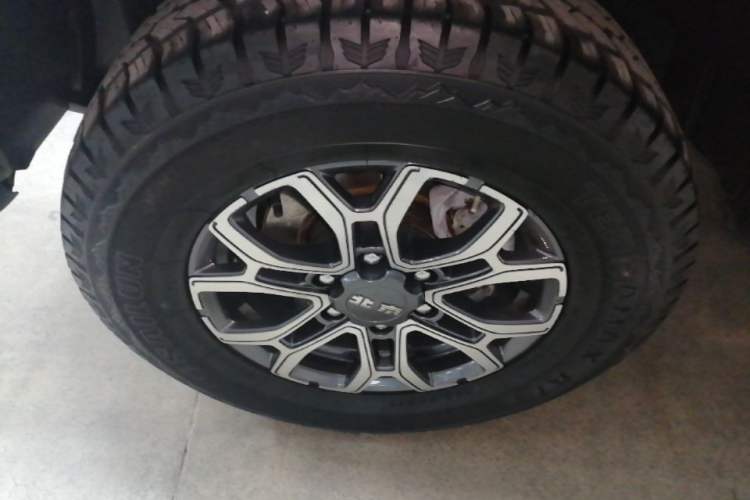 Used BAIC Off-Road BJ40 2023 2.0T Automatic Four-Wheel Drive Urban Hunter Edition Chivalrous Type Left Front Wheel Hub