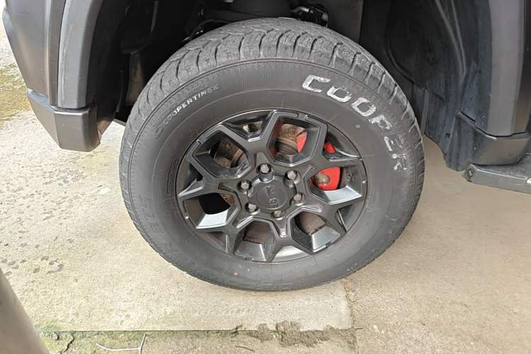 Used BAIC Off-Road BJ40 2023 2.0D Automatic Four-Wheel Drive Blade Hero Edition Adventurer Type Left Front Wheel Hub