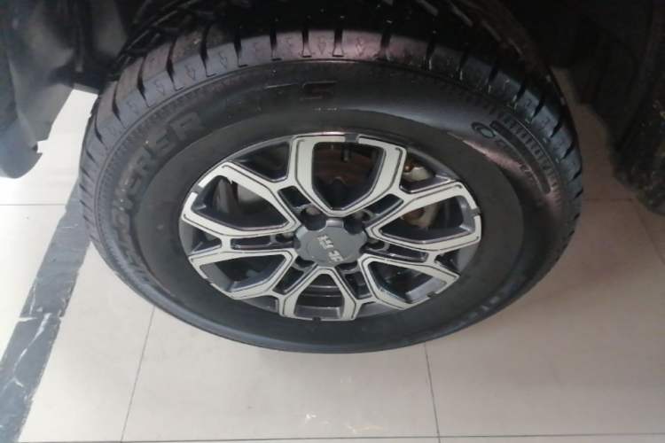 Used BAIC Off-Road BJ40 2023 2.0T Automatic Four-Wheel Drive Urban Hunter Edition Chivalrous Type Left Front Wheel Hub