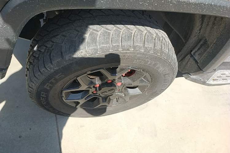 Used BAIC Off-Road BJ40 2023 2.0D Automatic Four-Wheel Drive Blade Hero Edition Adventurer Type (with Front and Rear Electronic Locks) Left Front Wheel Hub