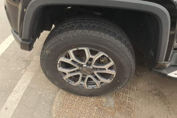 Used BAIC Off-Road BJ40 2023 2.0T Automatic Four-Wheel Drive Urban Hunter Edition Chivalrous Type Left Front Wheel Hub