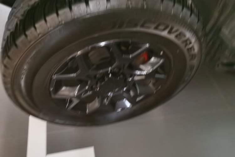 Used BAIC Off-Road BJ40 2023 2.0D Automatic Four-Wheel Drive Blade Hero Edition Adventurer Type Left Front Wheel Hub