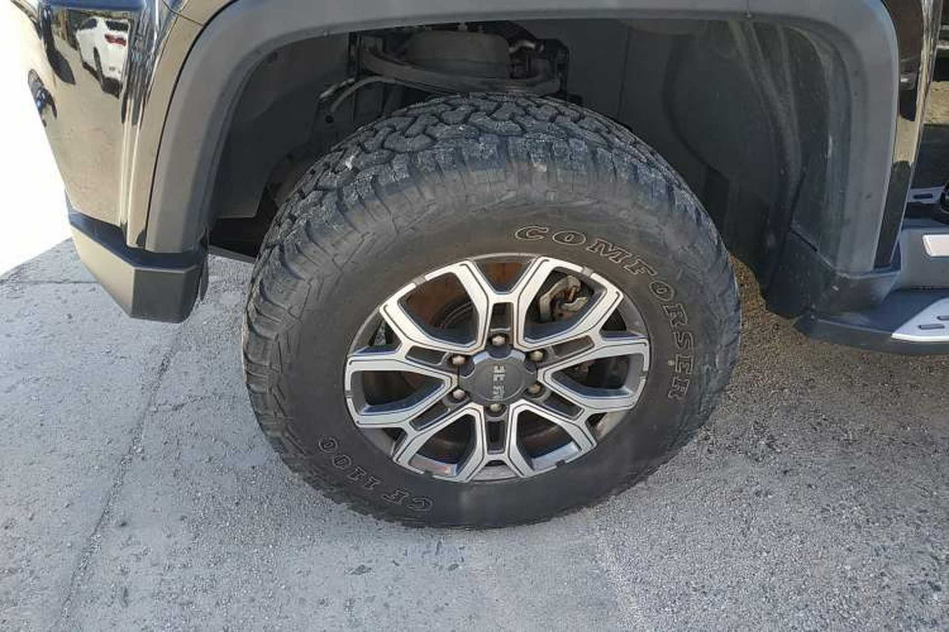 Used BAIC Off-Road BJ40 2023 2.0T Automatic Four-Wheel Drive Urban Hunter Edition Chivalrous Type Left Front Wheel Hub