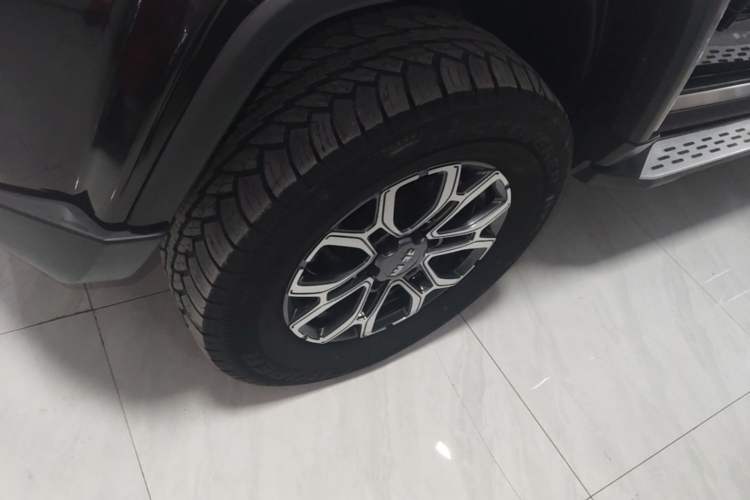Used BAIC Off-Road BJ40 2023 2.0T Automatic Four-Wheel Drive Urban Hunter Edition Chivalrous Type Left Front Wheel Hub