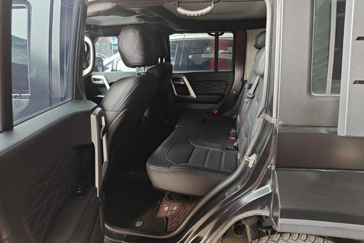 Used BAIC Off-Road BJ40 2023 2.0D Automatic Four-Wheel Drive Blade Hero Edition Adventurer Type Left Rear Seat