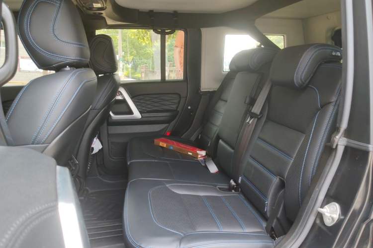 Used BAIC Off-Road BJ40 2023 2.0D Automatic Four-Wheel Drive Blade Hero Edition Adventurer Type Left Rear Seat
