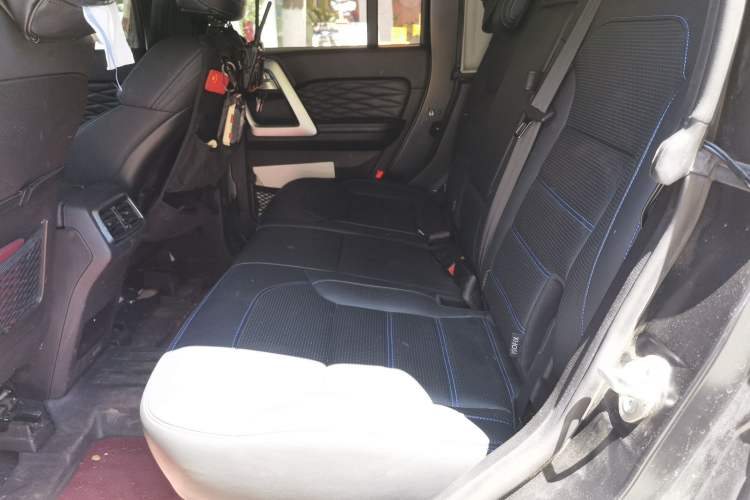 Used BAIC Off-Road BJ40 2023 2.0D Automatic Four-Wheel Drive Blade Hero Edition Adventurer Type Left Rear Seat
