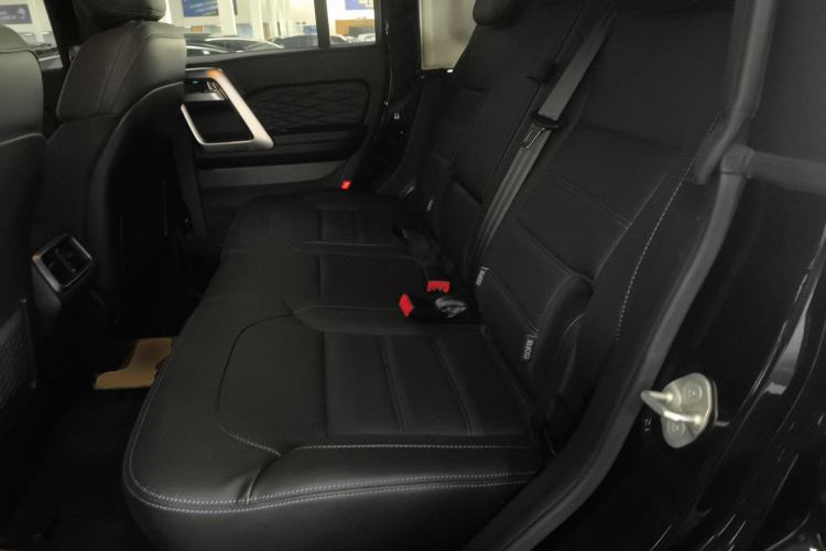 Used BAIC Off-Road BJ40 2023 2.0T Automatic Four-Wheel Drive Urban Hunter Edition Chivalrous Type Left Rear Seat