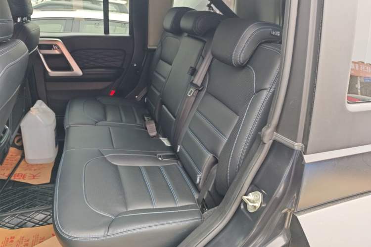 Used BAIC Off-Road BJ40 2023 2.0D Automatic Four-Wheel Drive Blade Hero Edition Adventurer Type Left Rear Seat