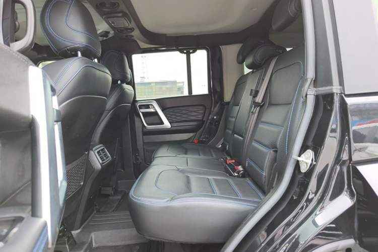 Used BAIC Off-Road BJ40 2023 2.0T Automatic Four-Wheel Drive Urban Hunter Edition Chivalrous Type Left Rear Seat