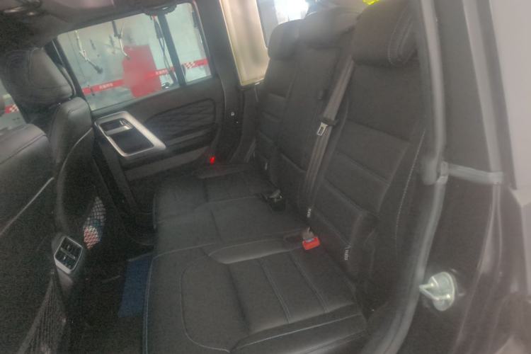 Used BAIC Off-Road BJ40 2023 2.0D Automatic Four-Wheel Drive Blade Hero Edition Adventurer Type Left Rear Seat