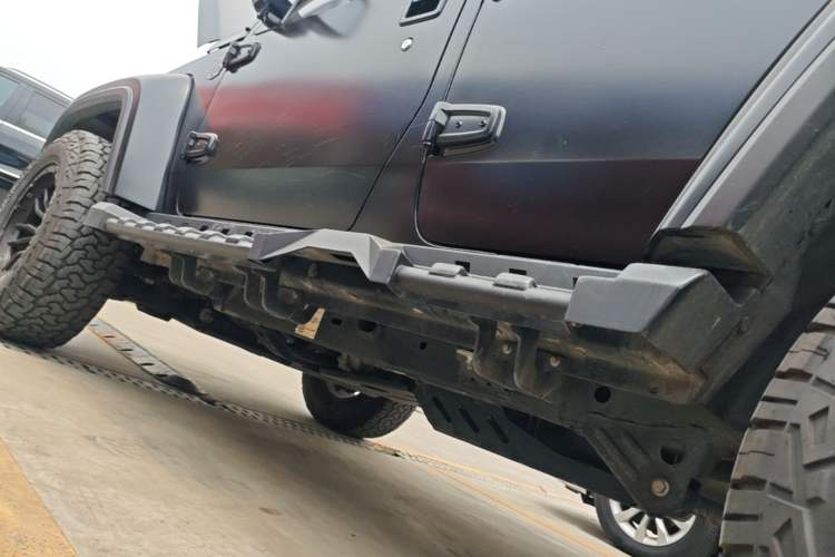 Used BAIC Off-Road BJ40 2023 2.0D Automatic Four-Wheel Drive Blade Hero Edition Adventurer Type Left Side Sill