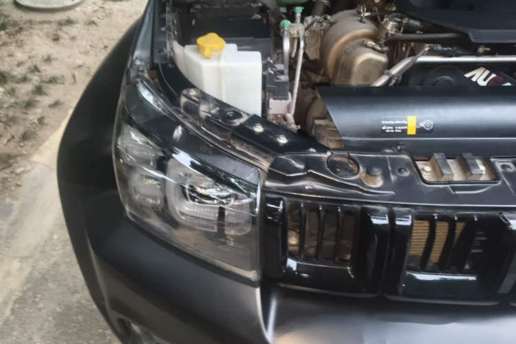 Used BAIC Off-Road BJ40 2023 2.0D Automatic Four-Wheel Drive Blade Hero Edition Adventurer Type (with Front and Rear Electronic Locks) Right Front Headlight