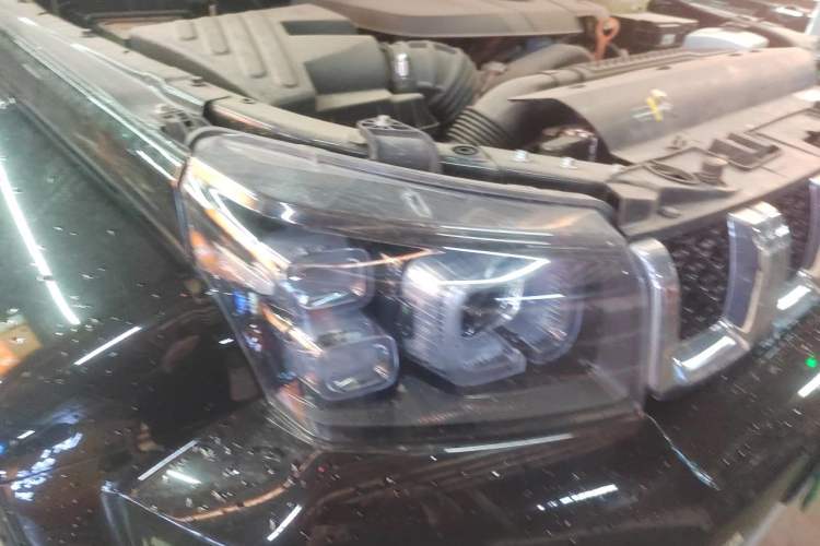 Used BAIC Off-Road BJ40 2023 2.0T Automatic Four-Wheel Drive Urban Hunter Edition Chivalrous Type Right Front Headlight