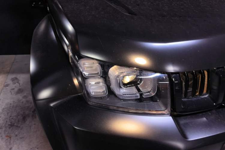 Used BAIC Off-Road BJ40 2023 2.0D Automatic Four-Wheel Drive Blade Hero Edition Adventurer Type Right Front Headlight