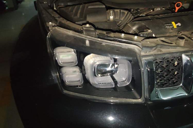 Used BAIC Off-Road BJ40 2023 2.0T Automatic Four-Wheel Drive Urban Hunter Edition Chivalrous Type Right Front Headlight