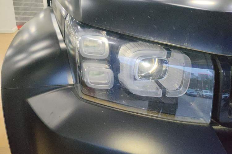 Used BAIC Off-Road BJ40 2023 2.0D Automatic Four-Wheel Drive Blade Hero Edition Adventurer Type Right Front Headlight