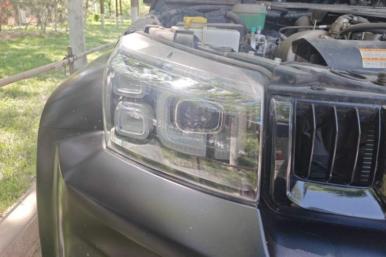 Used BAIC Off-Road BJ40 2023 2.0D Automatic Four-Wheel Drive Blade Hero Edition Adventurer Type Right Front Headlight