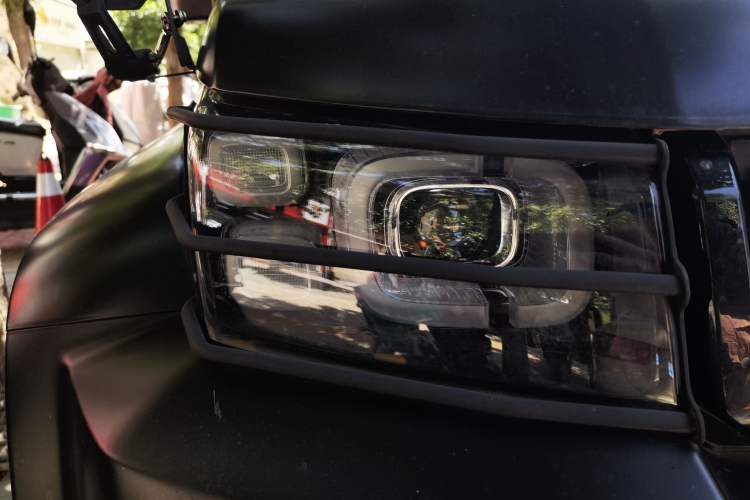 Used BAIC Off-Road BJ40 2023 2.0D Automatic Four-Wheel Drive Blade Hero Edition Adventurer Type Right Front Headlight