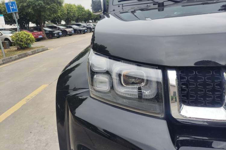 Used BAIC Off-Road BJ40 2023 2.0T Automatic Four-Wheel Drive Urban Hunter Edition Chivalrous Type Right Front Headlight