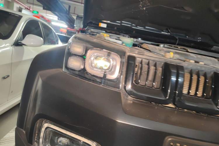 Used BAIC Off-Road BJ40 2023 2.0D Automatic Four-Wheel Drive Blade Hero Edition Adventurer Type Right Front Headlight