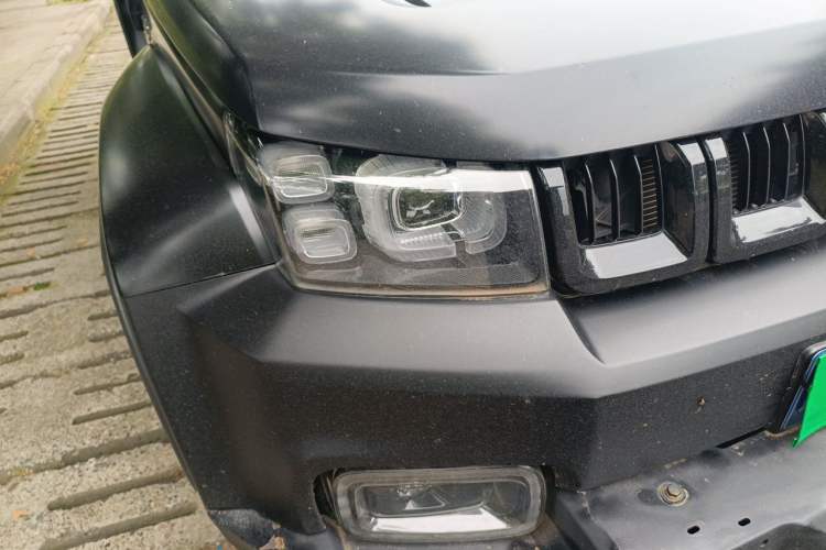 Used BAIC Off-Road BJ40 2023 2.0D Automatic Four-Wheel Drive Blade Hero Edition Adventurer Type Right Front Headlight