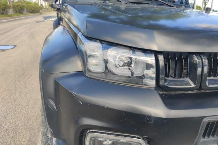 Used BAIC Off-Road BJ40 2023 2.0D Automatic Four-Wheel Drive Blade Hero Edition Adventurer Type (with Front and Rear Electronic Locks) Right Front Headlight