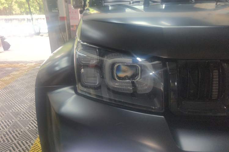 Used BAIC Off-Road BJ40 2023 2.0D Automatic Four-Wheel Drive Blade Hero Edition Adventurer Type Right Front Headlight