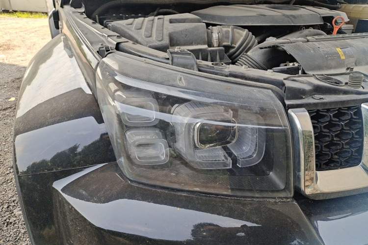 Used BAIC Off-Road BJ40 2023 2.0T Automatic Two-Wheel Drive Urban Hunter Edition Chivalrous Type Right Front Headlight