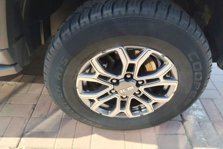 Used BAIC Off-Road BJ40 2023 2.0T Automatic Four-Wheel Drive Urban Hunter Edition Chivalrous Type Right Front Wheel Hub