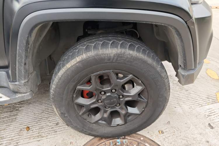Used BAIC Off-Road BJ40 2023 2.0D Automatic Four-Wheel Drive Blade Hero Edition Adventurer Type Right Front Wheel Hub