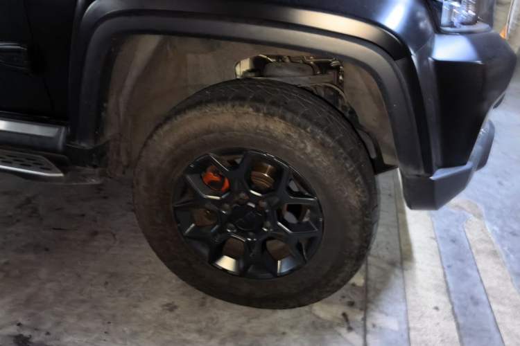 Used BAIC Off-Road BJ40 2023 2.0D Automatic Four-Wheel Drive Blade Hero Edition Adventurer Type Right Front Wheel Hub
