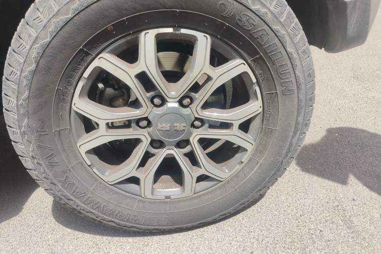 Used BAIC Off-Road BJ40 2023 2.0T Automatic Four-Wheel Drive Urban Hunter Edition Chivalrous Type Right Front Wheel Hub