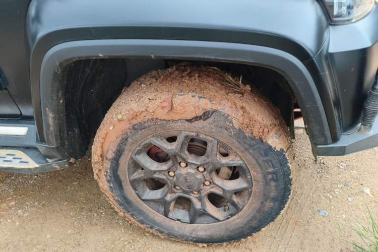 Used BAIC Off-Road BJ40 2023 2.0D Automatic Four-Wheel Drive Blade Hero Edition Adventurer Type Right Front Wheel Hub