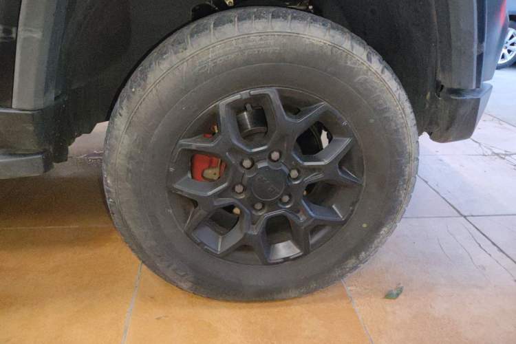 Used BAIC Off-Road BJ40 2023 2.0D Automatic Four-Wheel Drive Blade Hero Edition Adventurer Type Right Front Wheel Hub