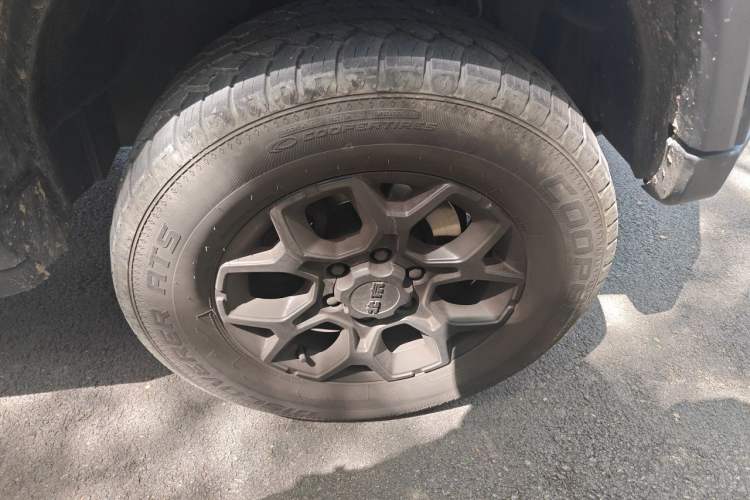 Used BAIC Off-Road BJ40 2023 2.0D Automatic Four-Wheel Drive Blade Hero Edition Adventurer Type Right Front Wheel Hub