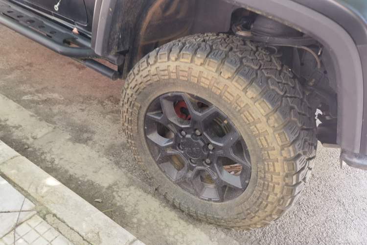 Used BAIC Off-Road BJ40 2023 2.0D Automatic Four-Wheel Drive Blade Hero Edition Adventurer Type Right Front Wheel Hub