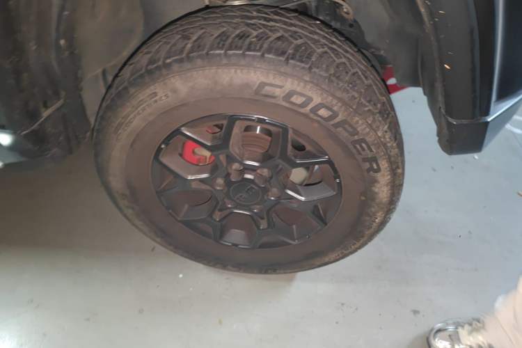 Used BAIC Off-Road BJ40 2023 2.0D Automatic Four-Wheel Drive Blade Hero Edition Adventurer Type Right Front Wheel Hub