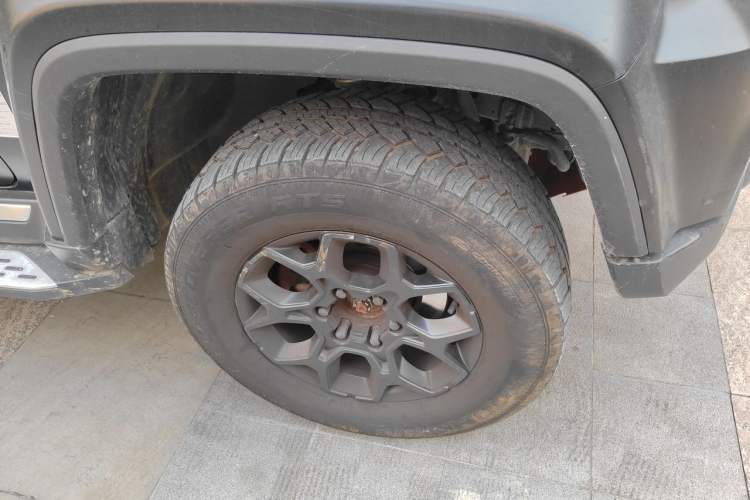 Used BAIC Off-Road BJ40 2023 2.0D Automatic Four-Wheel Drive Blade Hero Edition Adventurer Type Right Front Wheel Hub