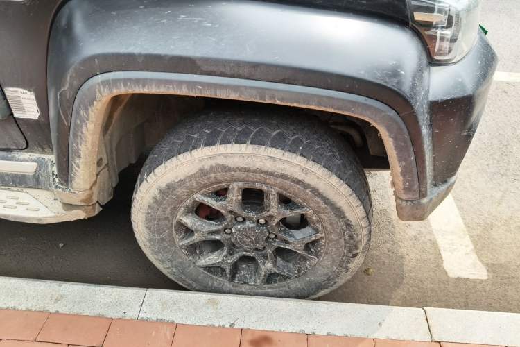 Used BAIC Off-Road BJ40 2023 2.0D Automatic Four-Wheel Drive Blade Hero Edition Adventurer Type Right Front Wheel Hub