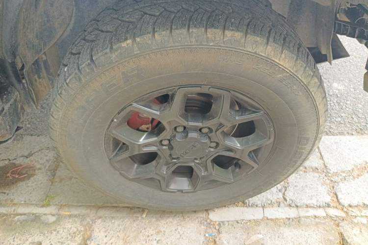 Used BAIC Off-Road BJ40 2023 2.0D Automatic Four-Wheel Drive Blade Hero Edition Adventurer Type Right Front Wheel Hub