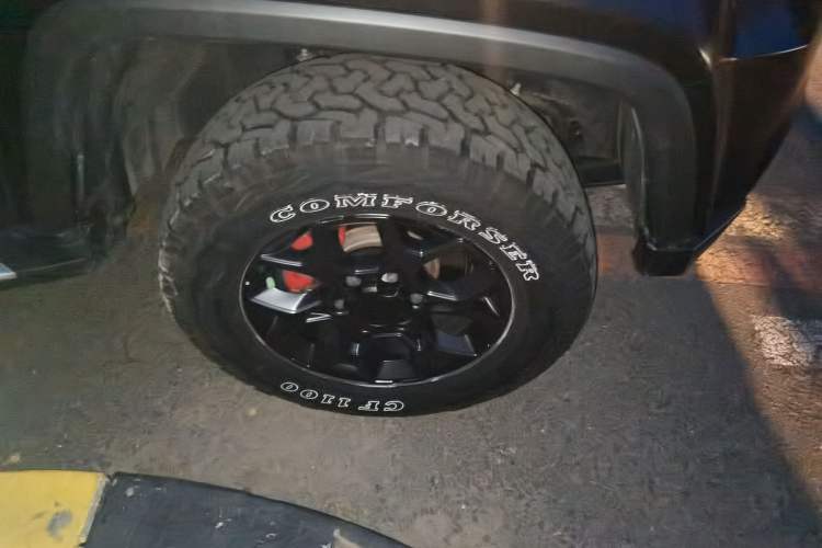 Used BAIC Off-Road BJ40 2023 2.0D Automatic Four-Wheel Drive Blade Hero Edition Adventurer Type Right Front Wheel Hub
