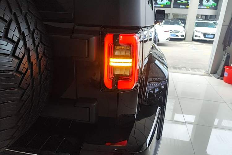 Used BAIC Off-Road BJ40 2023 2.0T Automatic Four-Wheel Drive Urban Hunter Edition Chivalrous Type Right Rear Taillight